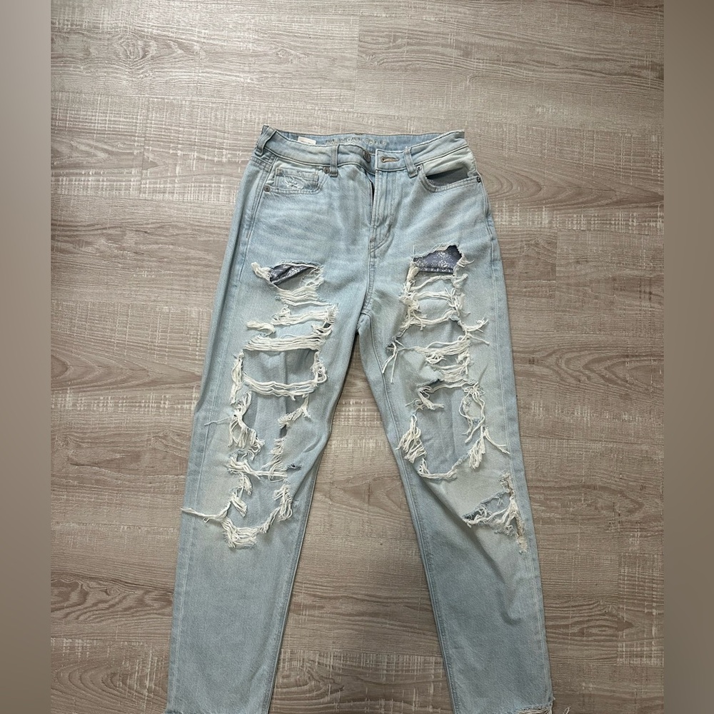 Size 4 American Eagle Outfitters Light Blue Distressed Boyfriend Jeans